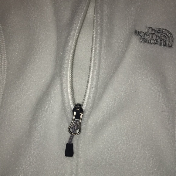 North face- White Soft Northface Hooded Jacket - Picture 5 of 6